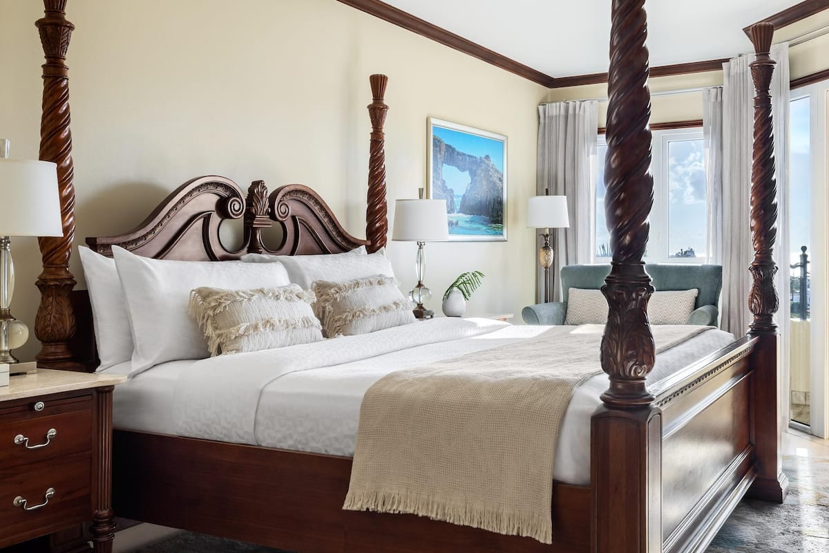 Honeymoon penthouse, 1 slaapkamer, uitzicht op zee (Mediterranean Romeo&Juliet Penthouse) | Luxe beddengoed, een minibar, een kluis op de kamer