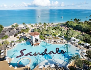 6 outdoor pools, sun loungers