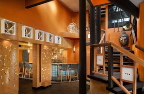 11 restaurants, breakfast, lunch, dinner served; seafood