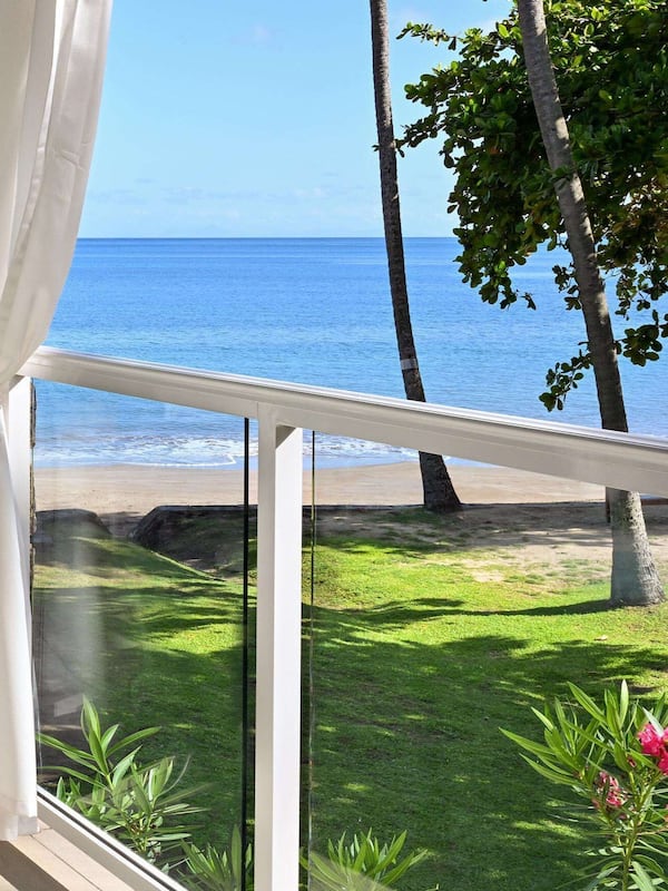 Club Room, 1 Bedroom, Ocean View (Oceanview Club Level Room w/ Balcony) | Bathroom | Combined shower/tub, free toiletries, hair dryer, towels