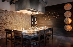 6 restaurants, breakfast, lunch, dinner served; Italian cuisine