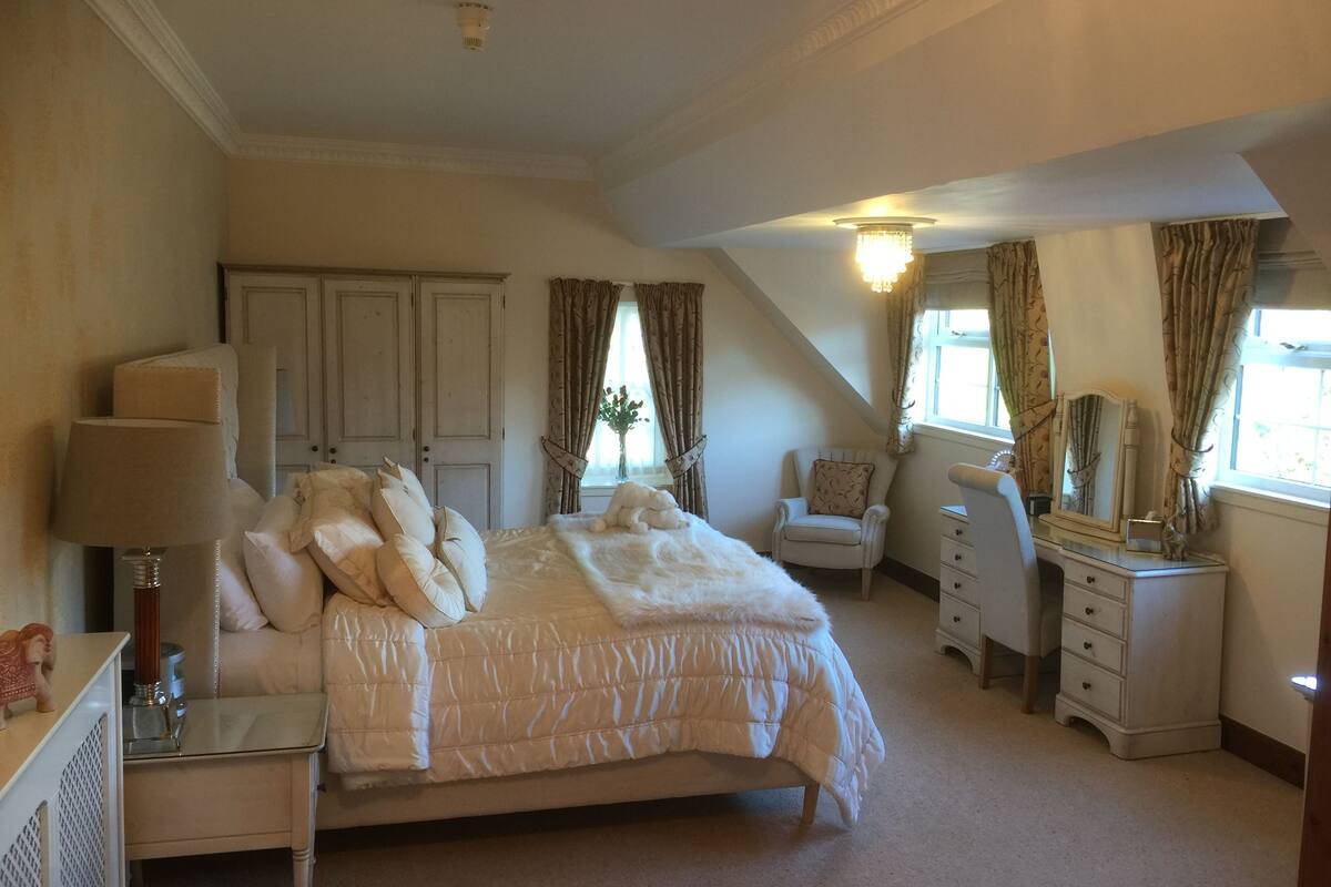 suite | 1 bedroom, desk, iron/ironing board, free wifi