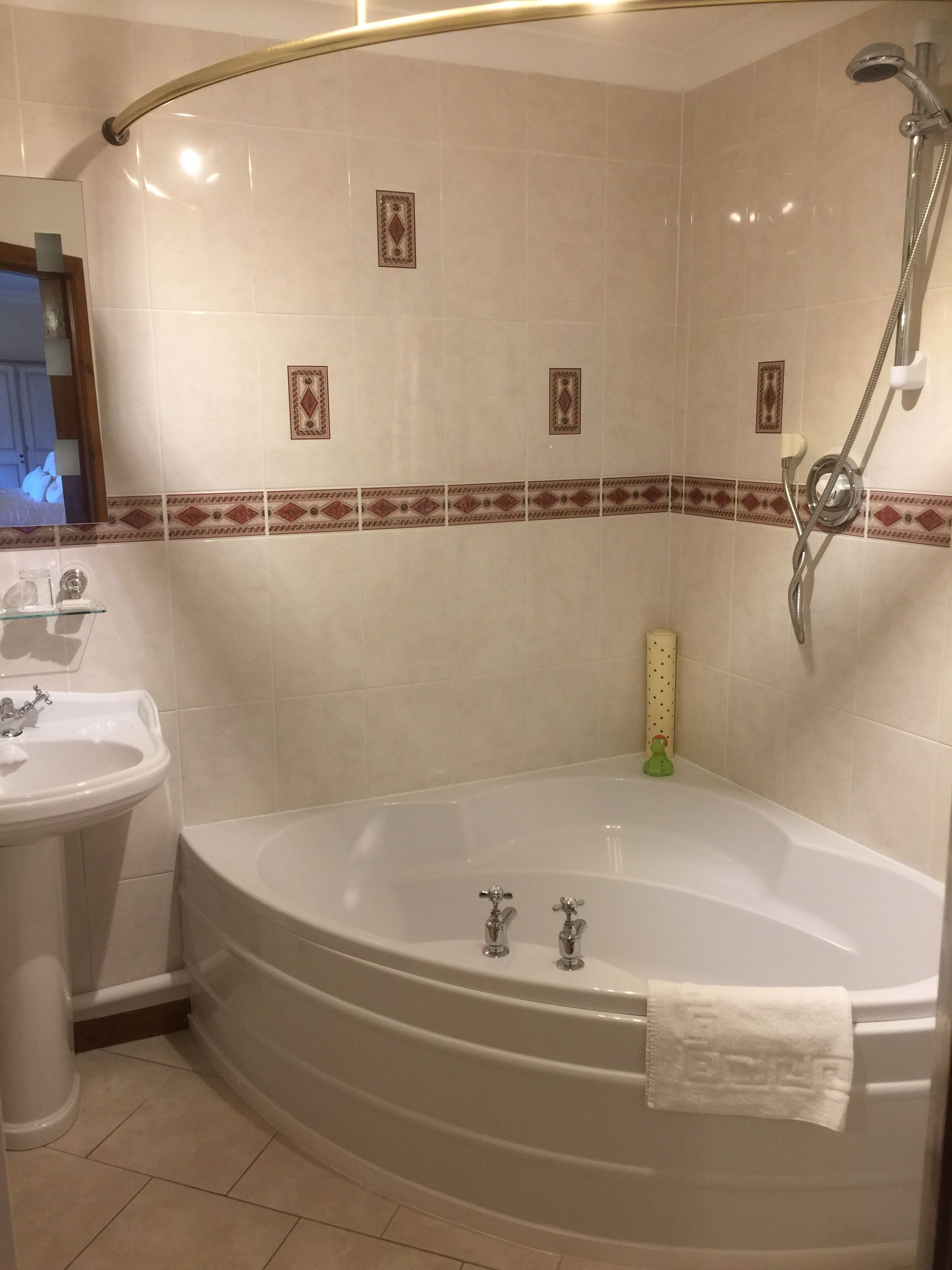 suite | bathroom | free toiletries, hair dryer, towels