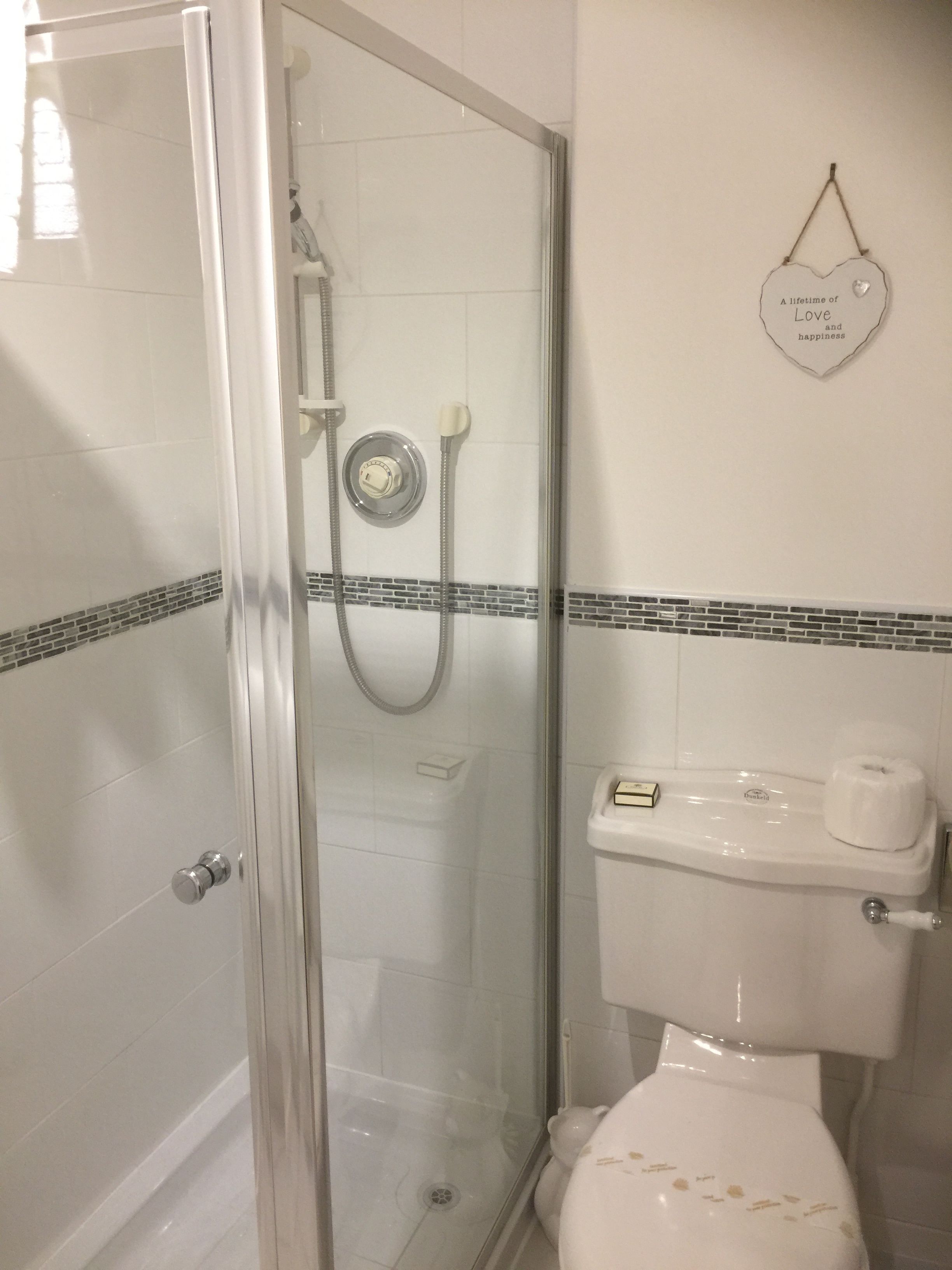 standard room, 2 single beds, non smoking, mountain view | bathroom | free toiletries, hair dryer, towels