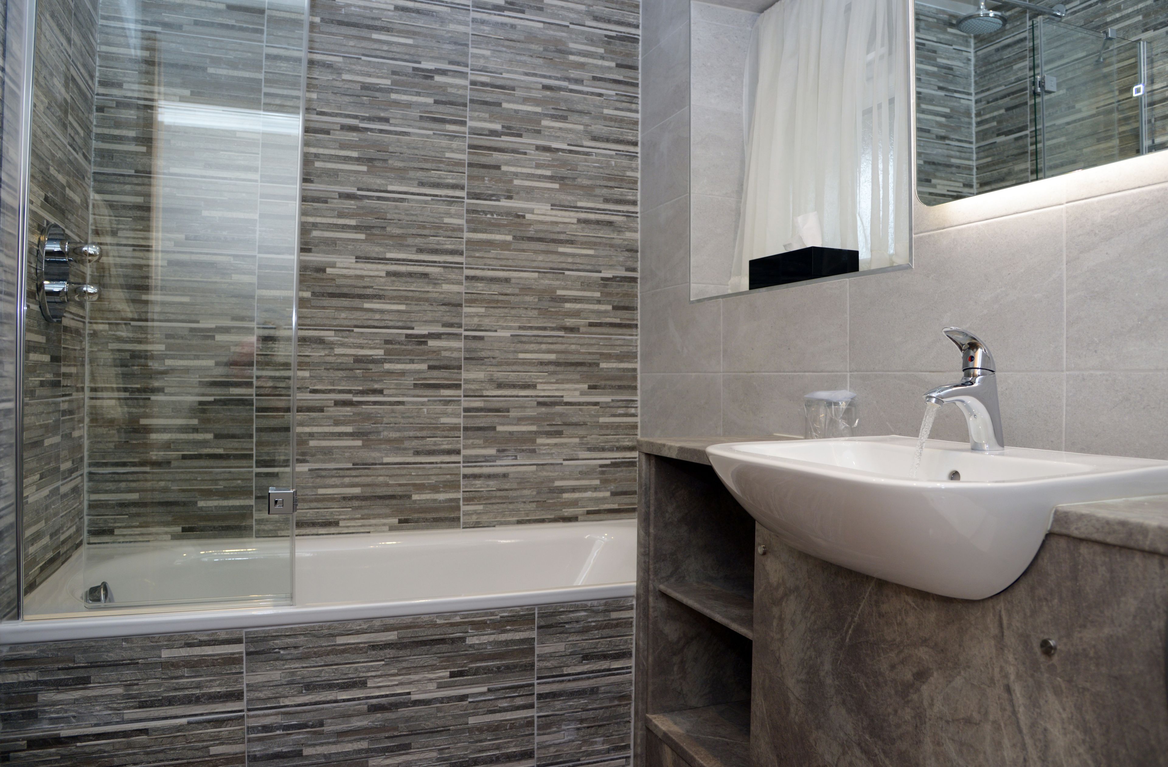 standard double room (lodge) | bathroom | free toiletries, hair dryer, towels, toilet paper