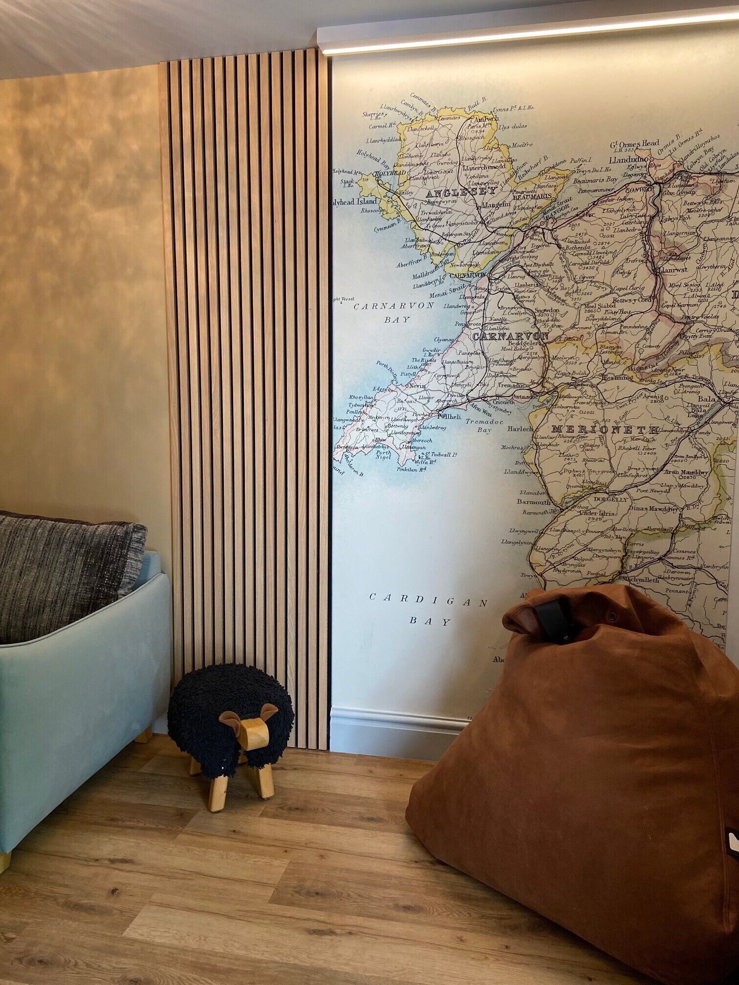 family room (superior lodge) | living area