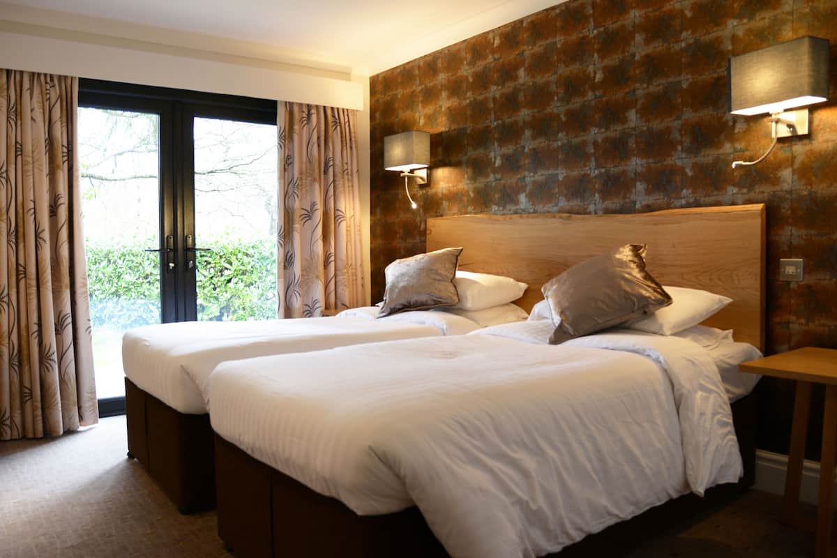 Superior Twin Room (Lodge) | Desk, iron/ironing board, free WiFi, bed sheets