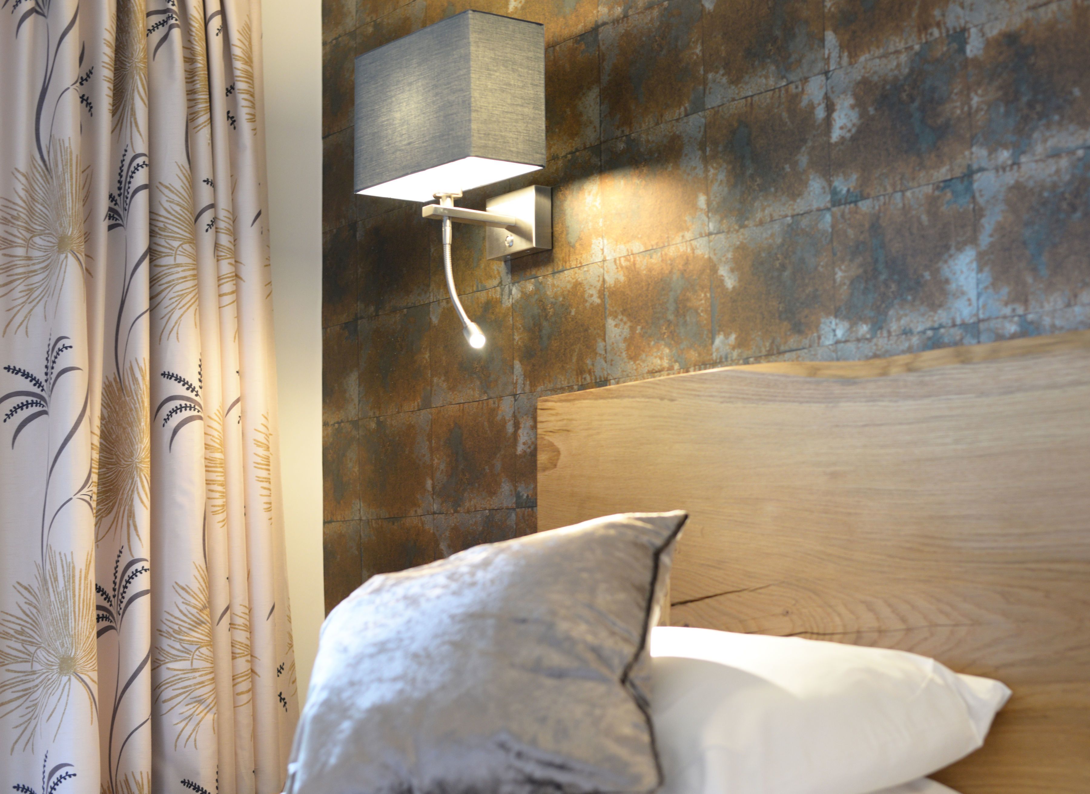 superior twin room (lodge) | desk, iron/ironing board, free wifi, bed sheets