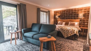 Deluxe Twin Room, 2 Twin Beds | Desk, iron/ironing board, free WiFi, bed sheets