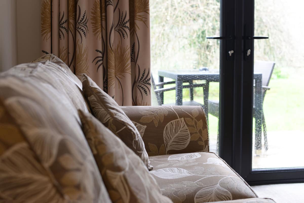 superior twin room (lodge) | desk, iron/ironing board, free wifi, bed sheets