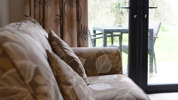 Superior Twin Room (Lodge) | Desk, iron/ironing board, free WiFi, bed sheets