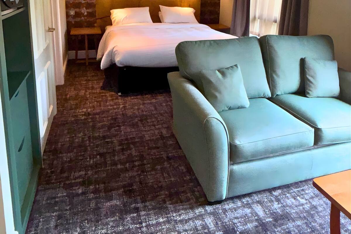 高级双人房 (Lodge) | 办公桌、熨斗/熨衣板、免费 WiFi、床单