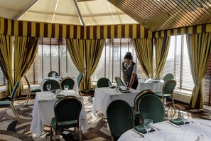 Breakfast, lunch, dinner served; sea views