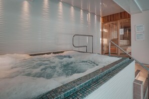 Couples treatment room(s), body treatments, aromatherapy, body wraps