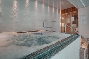 Couples treatment room(s), body treatments, aromatherapy, body wraps