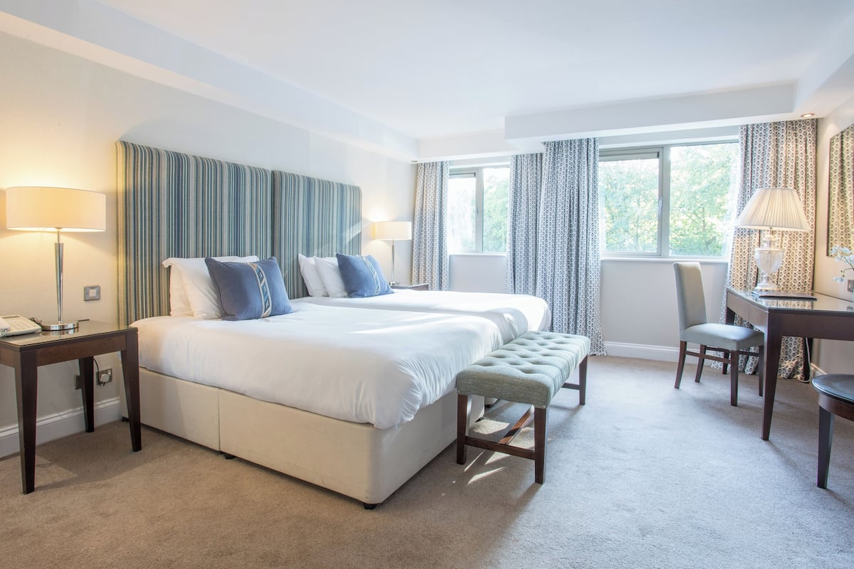Superior Twin Room | 1 bedroom, in-room safe, desk, iron/ironing board