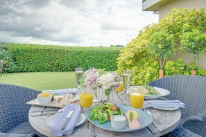 Se sirven cenas y cocina británica