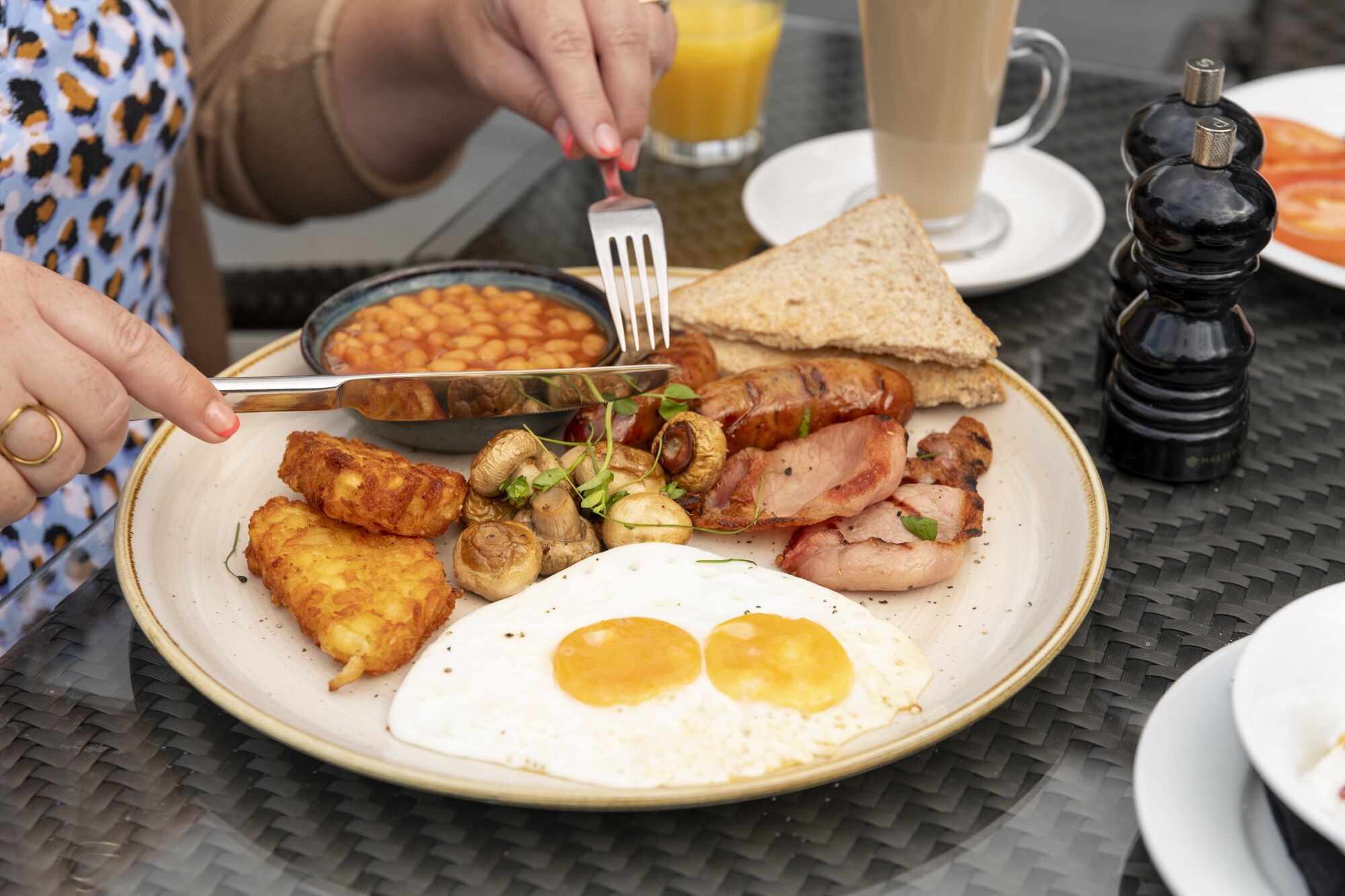 daily full breakfast (gbp 14.95 per person)