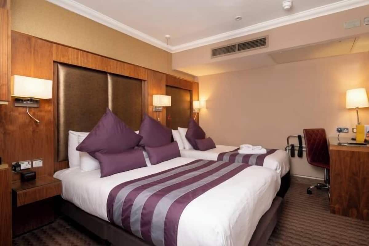 Premium bedding, in-room safe, desk, blackout curtains