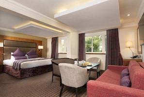 Executive Double Room | Premium bedding, in-room safe, desk, blackout drapes