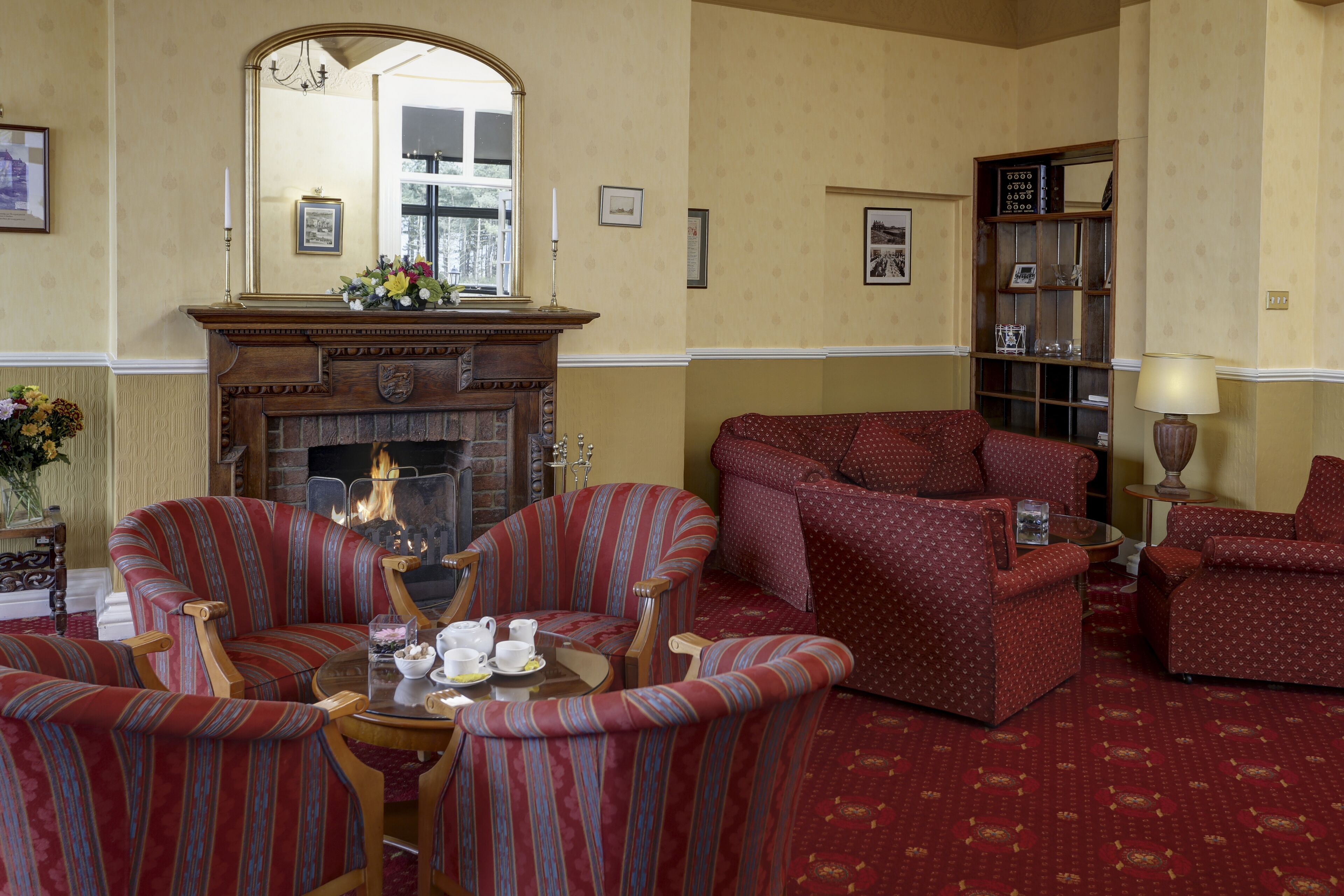 2 restaurants, breakfast served