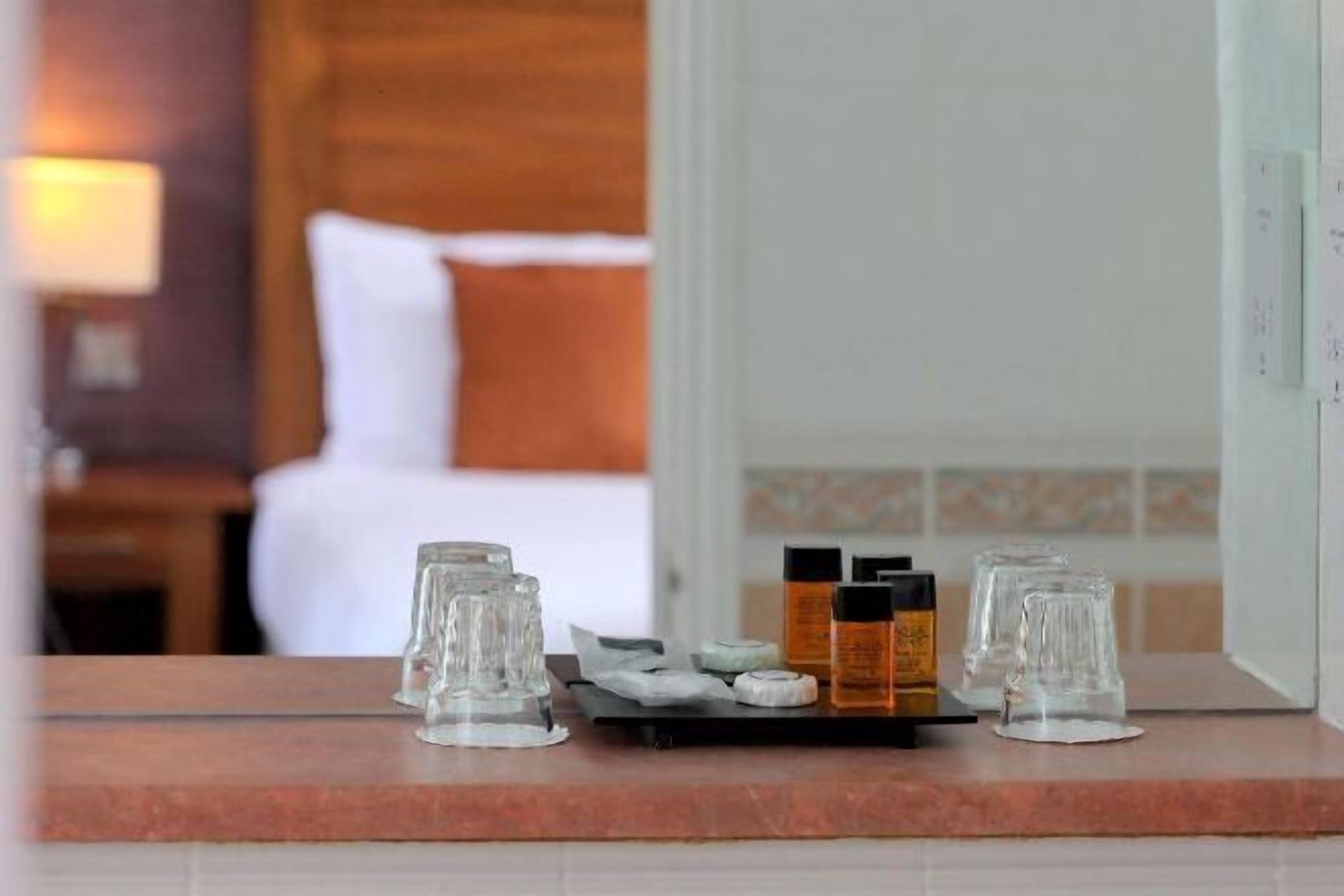 Bureau, fer et planche à repasser, Wi-Fi gratuit, draps fournis