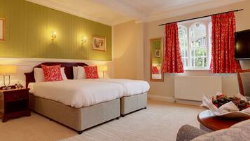 Standard Cottage, 2 Twin Beds, Non Smoking | Desk, iron/ironing board, free WiFi, bed sheets