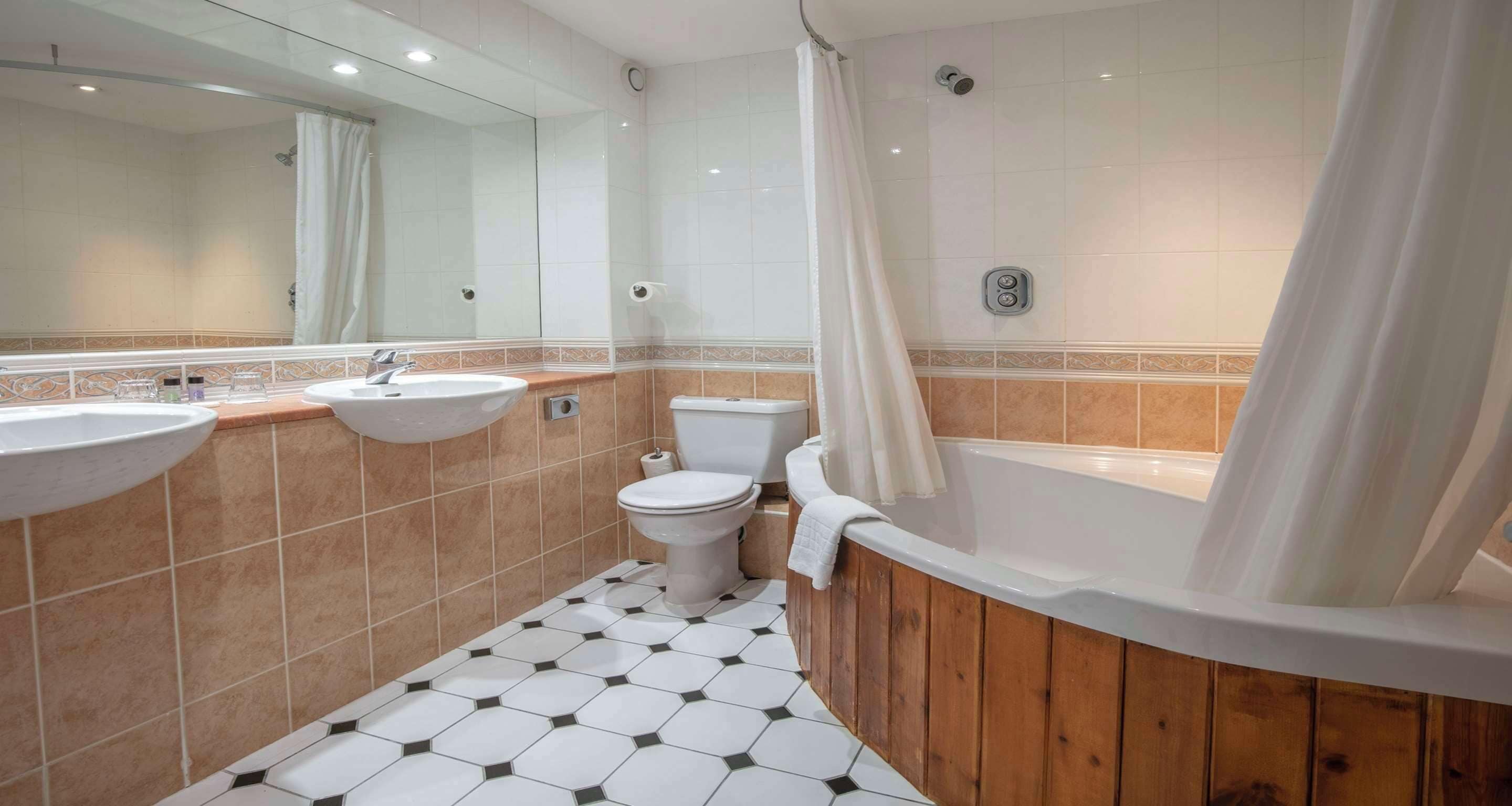 family suite, 1 double bed, non smoking (with sofabed) | bathroom | combined shower/bathtub, deep-soaking bathtub, free toiletries