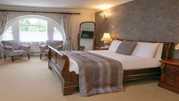 Executive Room, 1 Double Bed, Non Smoking (Feature bed, Main House) | Desk, iron/ironing board, free WiFi, bed sheets