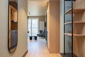 Desk, iron/ironing board, bed sheets - Comfort Hotel Park (Trondheim)