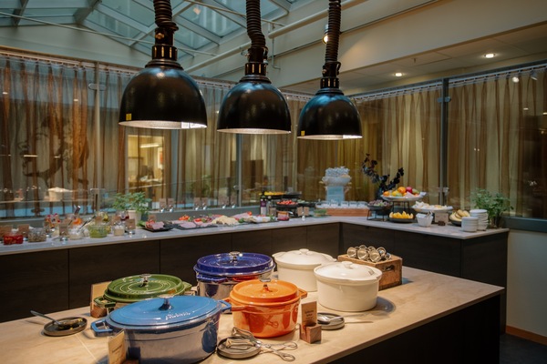 Free daily self-serve breakfast