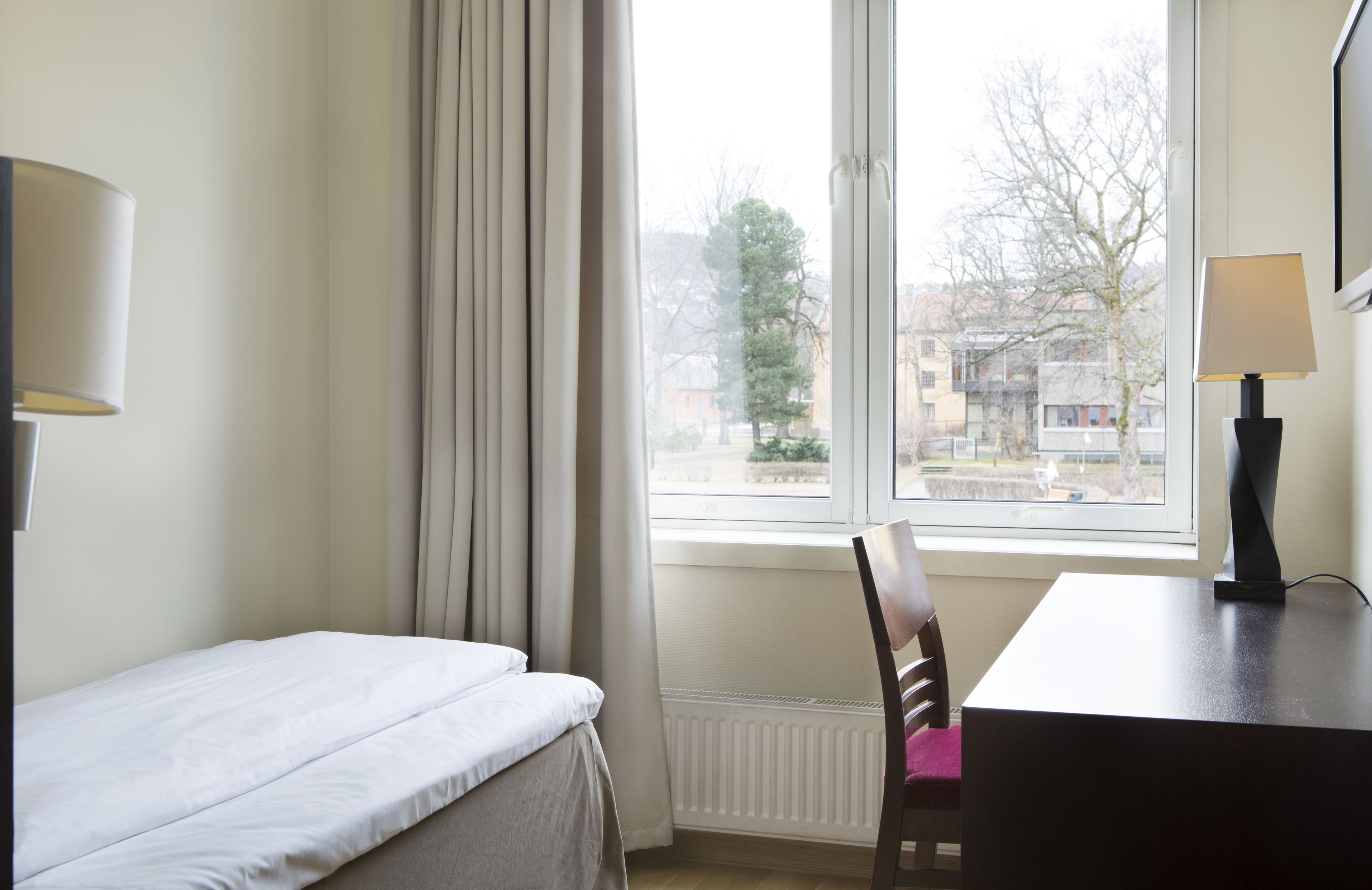 single room (compact) | desk, iron/ironing board, bed sheets