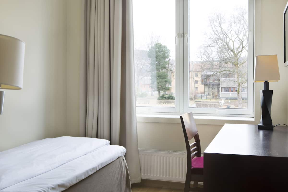 single room (compact) | desk, iron/ironing board, bed sheets