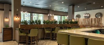 Hotel Zessa Orange County Airport, a DoubleTree by Hilton