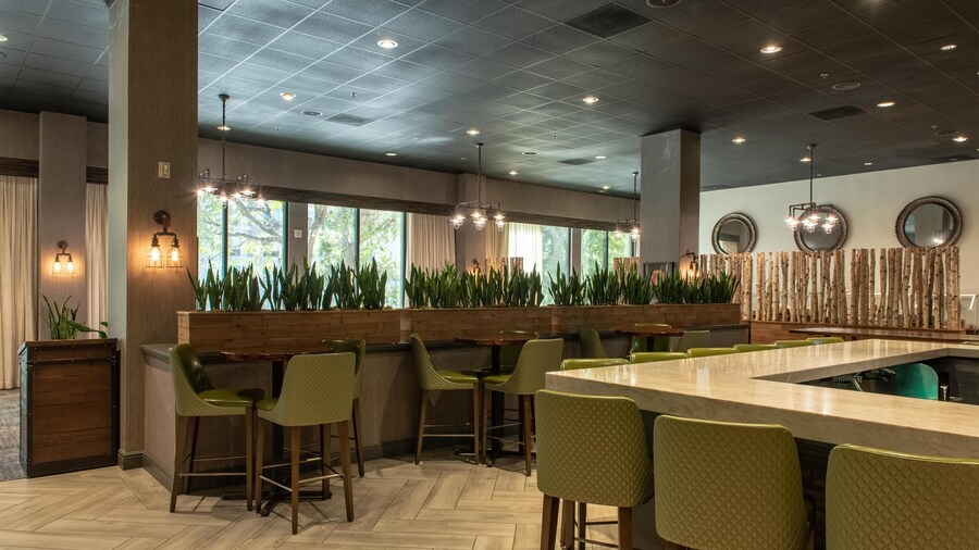 Hotel Zessa Orange County Airport, a DoubleTree by Hilton