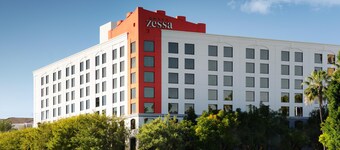Hotel Zessa Orange County Airport, a DoubleTree by Hilton