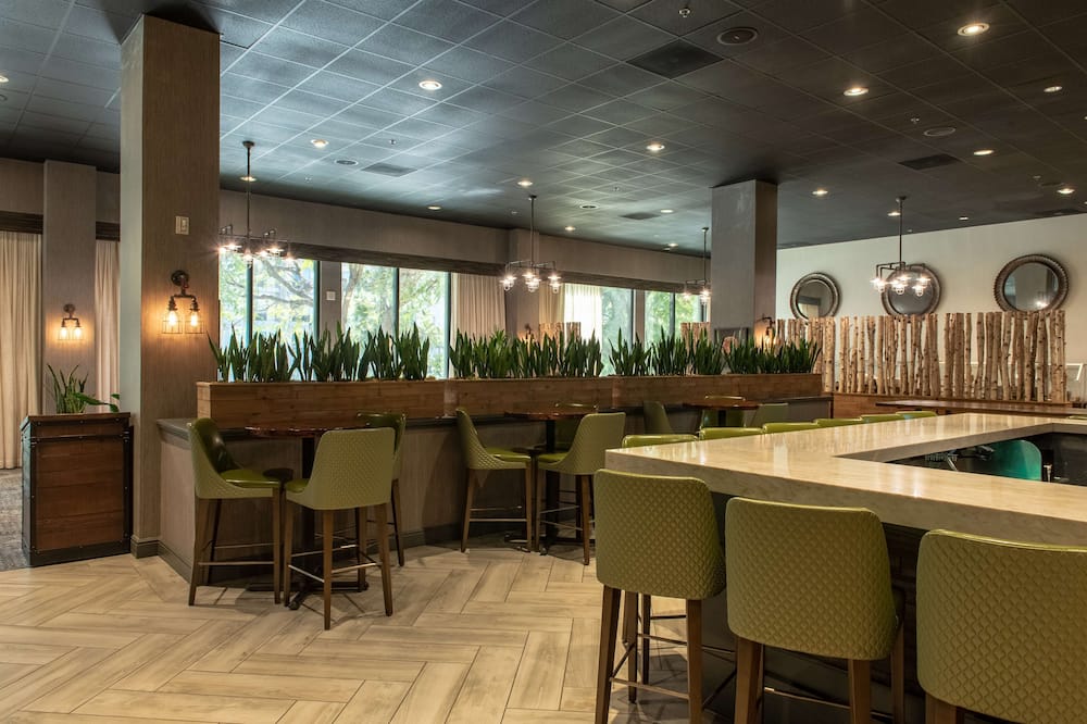 Hotel Zessa Orange County Airport, a DoubleTree by Hilton