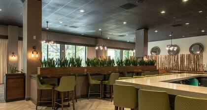 Hotel Zessa Orange County Airport, a DoubleTree by Hilton