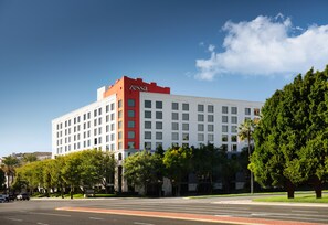 Exterior - Hotel Zessa Orange County Airport, a DoubleTree by Hilton (Santa Ana)
