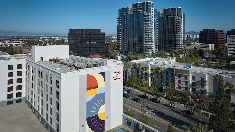 Hotel Zessa Orange County Airport, a DoubleTree by Hilton