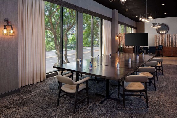 Meeting facility - Hotel Zessa Orange County Airport, a DoubleTree by Hilton (Santa Ana)