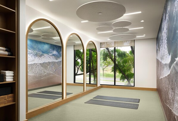 Fitness facility - Hotel Zessa Orange County Airport, a DoubleTree by Hilton (Santa Ana)
