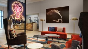 Lobby - Hotel Zessa Orange County Airport, a DoubleTree by Hilton (Santa Ana)