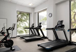 Fitness facility - Hotel Zessa Orange County Airport, a DoubleTree by Hilton (Santa Ana)