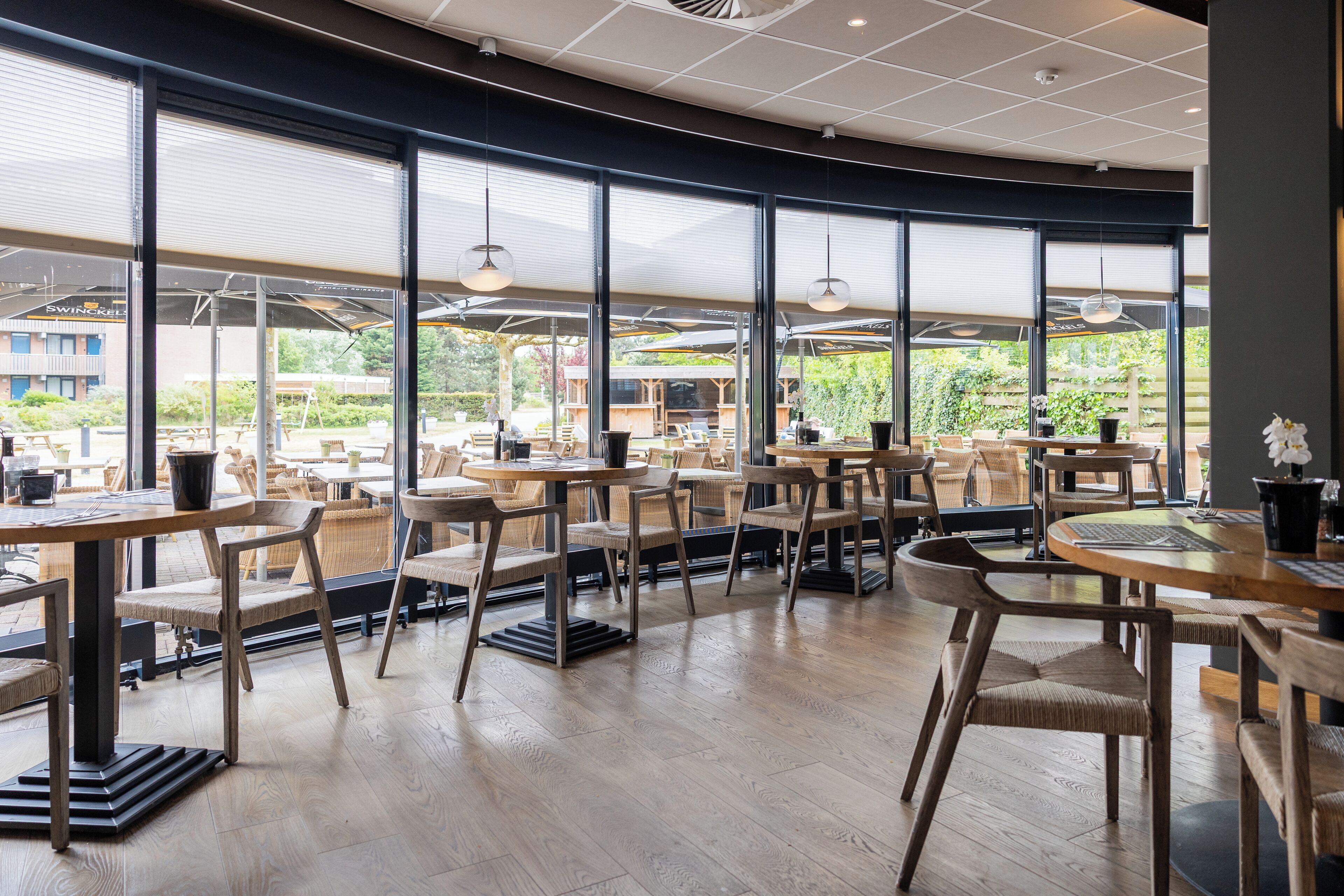 Lunch and dinner served