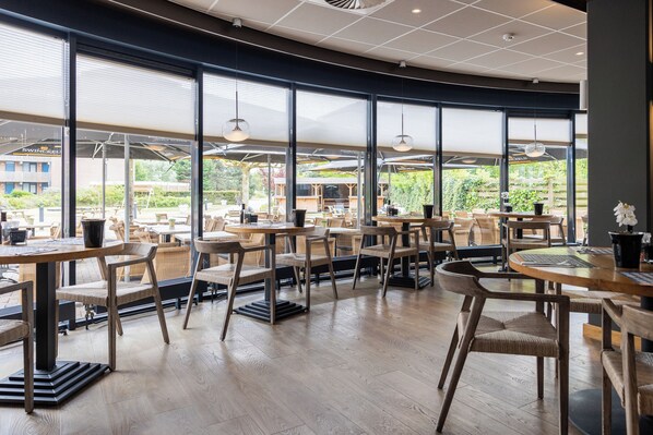 Lunch and dinner served