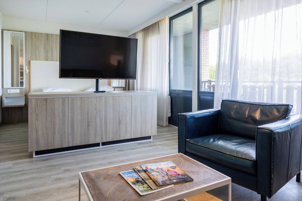 Family Apartment | Soundproofing, WiFi (free), bed sheets