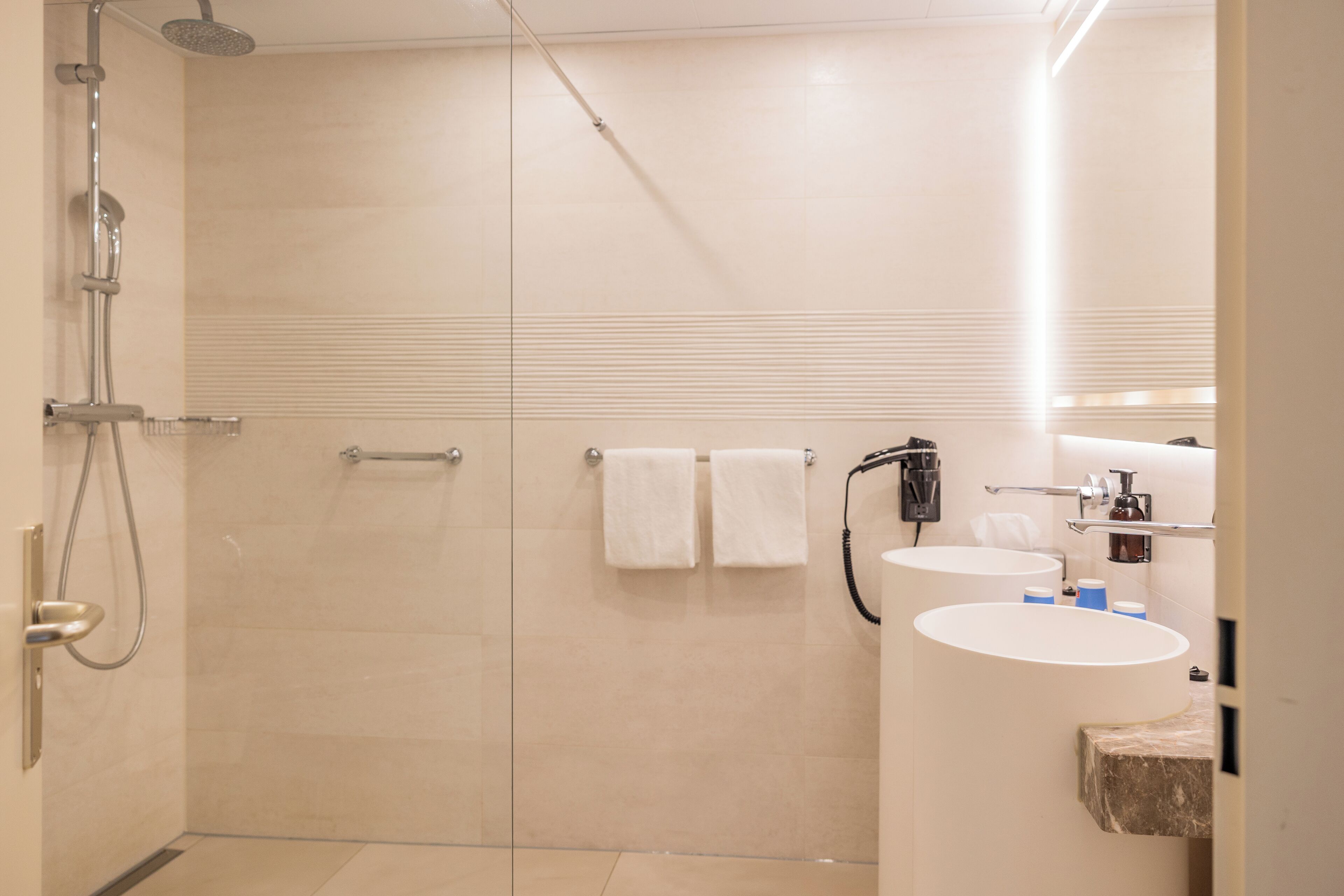 apartment | bathroom | shower, eco-friendly toiletries, towels