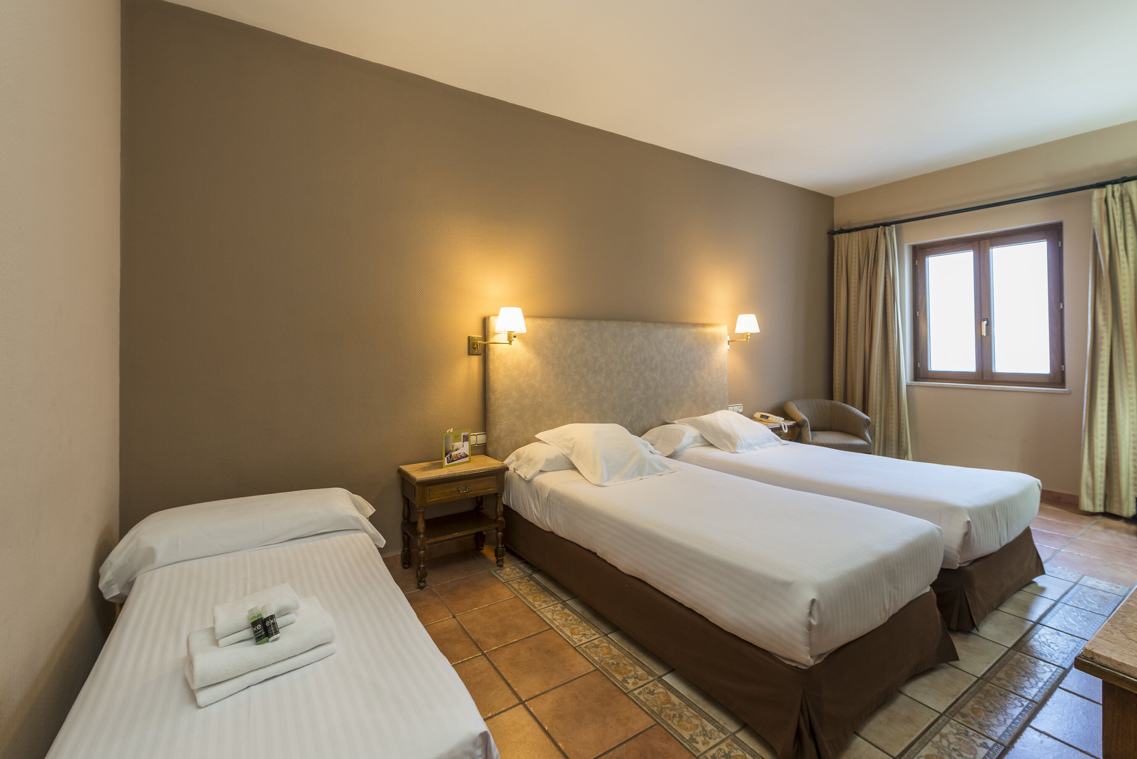 triple room | down duvets, minibar, in-room safe, individually furnished