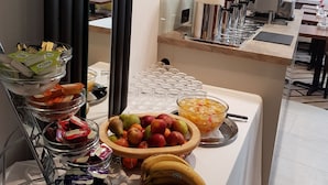 Daily English breakfast for a fee - Gatwick Belmont (Horley)